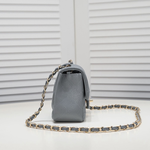 シャネルバッグ背面デザイン